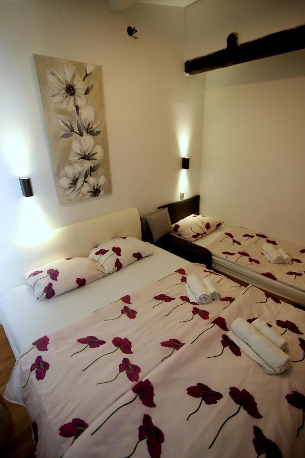 Apartments Rooms Fontane Trnje - Free Parking ซาเกร็บ ภายนอก รูปภาพ